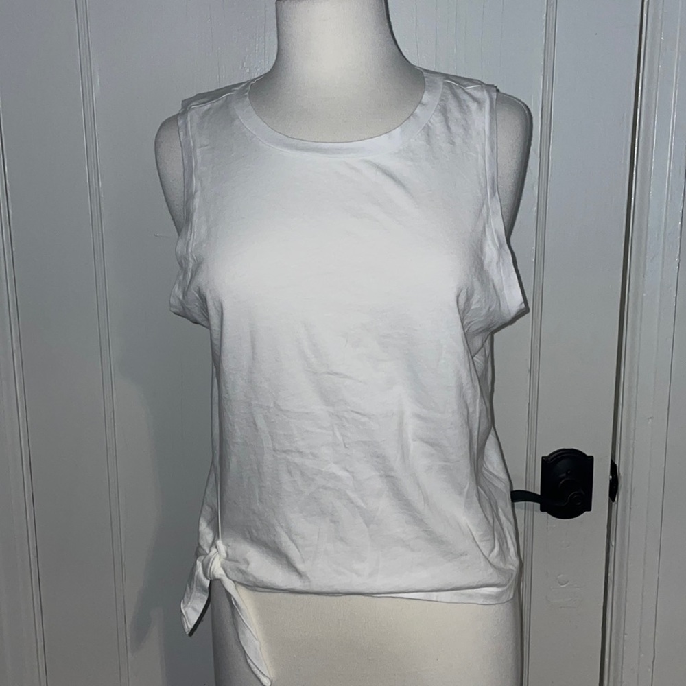 Gap Love Knotted Crop Tank Size M
